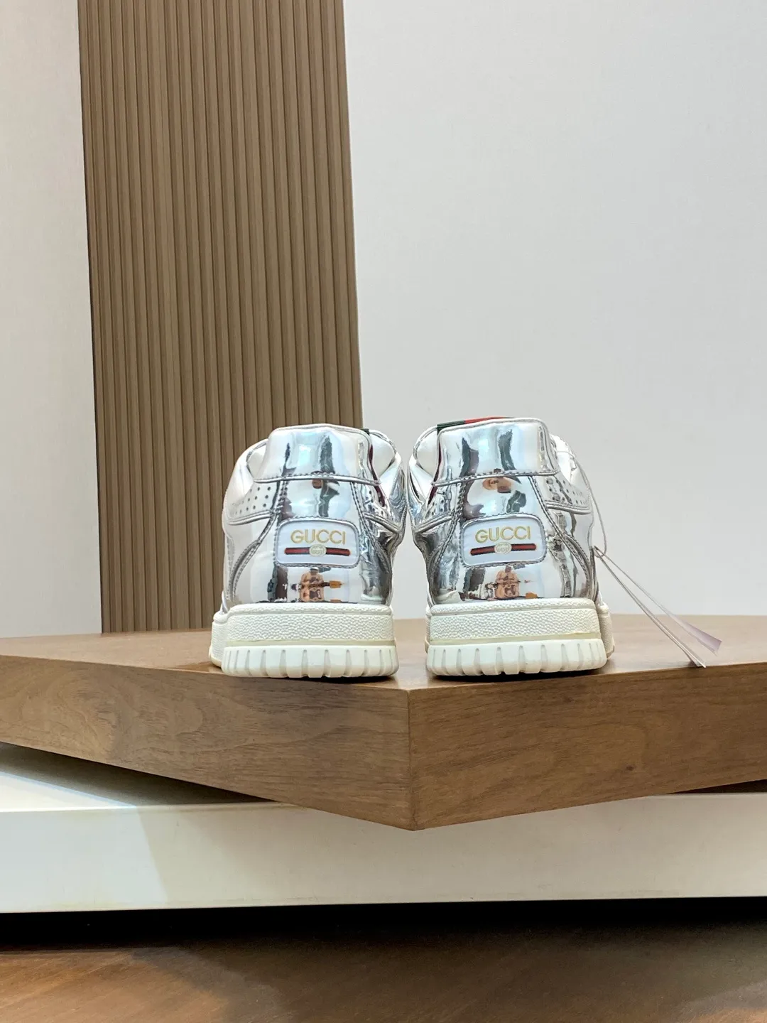 Men's Shoes 💰660 𝐆𝐮𝐜𝐜𝐢 𝐑𝐞-𝐖𝐞𝐛 As the first sneaker created by Sabato De Sarno for Gucci, the Re-Web series reinterprets the brand's classic stripes and sets off the modern silhouette design with bold and unique details. These shoes are crafted from white leather. This new sneaker is ingeniously decorated with many of the brand's classic details, and is equipped with a bright red and green webbing tongue, which will make people fall in love at first sight. White leather treated with a special process for softness and luster, with an embossed grainy texture. Script Gucci logo and interlocking G web label with Interlocking G and script Gucci logo. Rubber outsole with interlocking G detail eyelets. Web tongue. Size: 39-44 (customized for sizes 38 and 45)